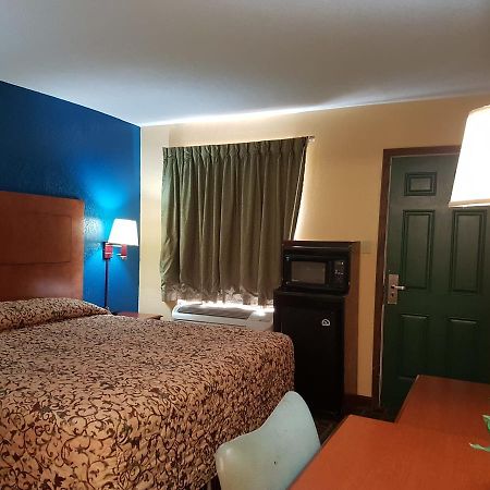 Executive Inn Victoria Exterior photo