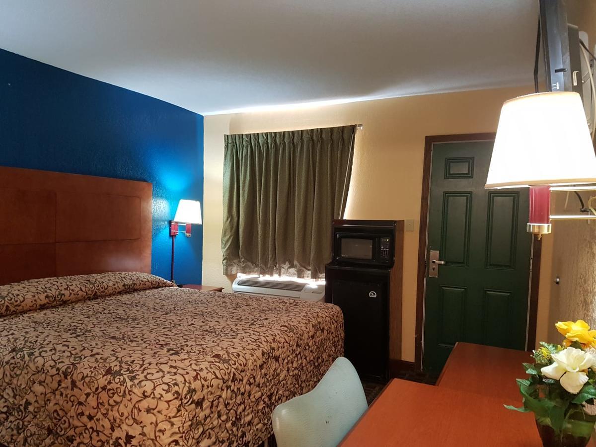 Executive Inn Victoria Exterior photo